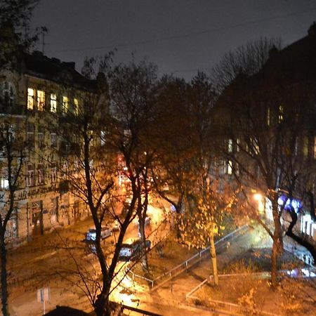 Lux Apartament На Левицького 利沃夫 外观 照片